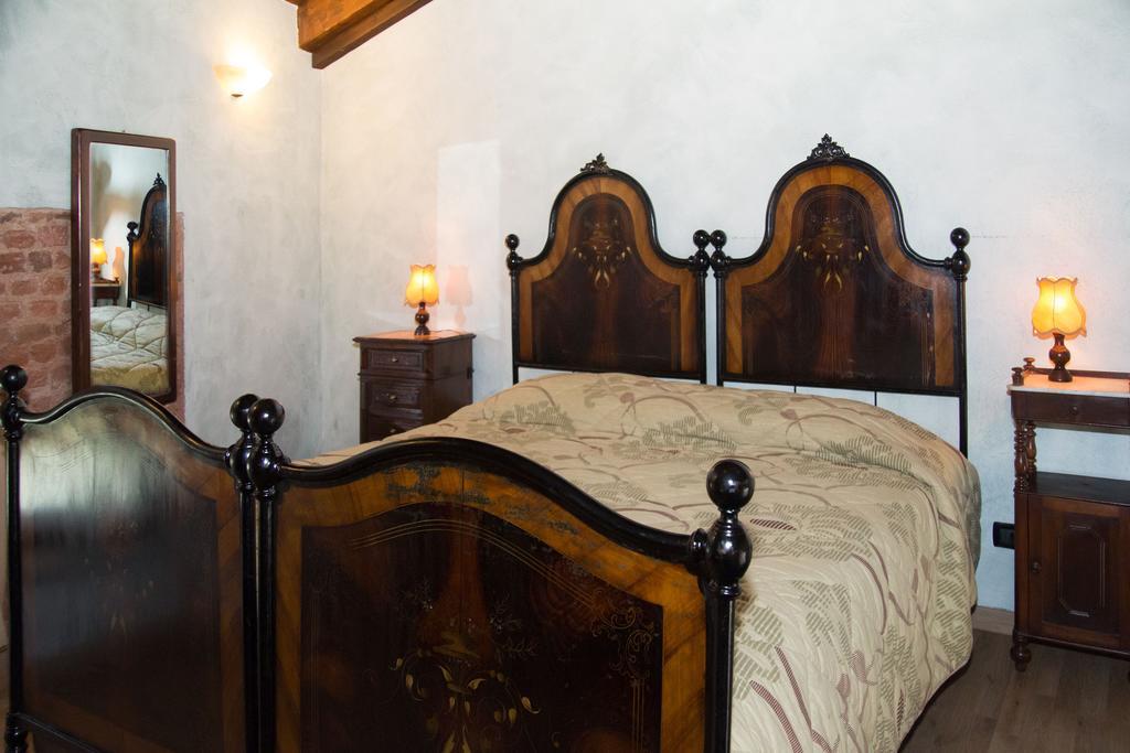 Airasca Casa Del Grande Vecchio Bed & Breakfast 部屋 写真